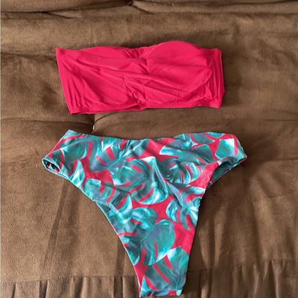 Red and green bikini with palm motif - Picture 2 of 2